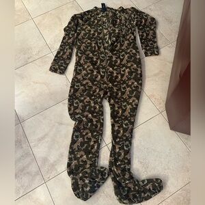 NWT CLUB ROOM Men’s plush fleece camouflage camo footed onesie pajamas pjs